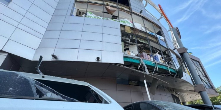 Кількість загиблих та постраждалих внаслідок ранкової атаки на Дніпро збільшилась (ФОТО)