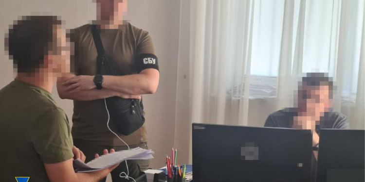 СБУ за вимагання хабарів затримала в Києві топ-податківця. Що далі (ФОТО)