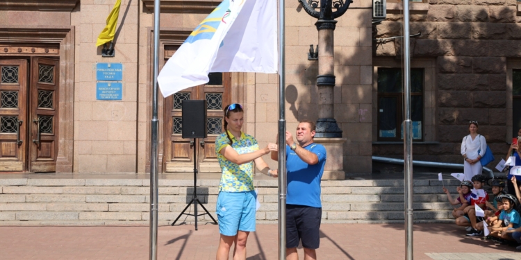 У Миколаєві урочисто підняли олімпійський прапор (ФОТО)