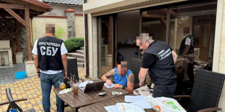 Вони наживалися на оборонці. В Одесі СБУ викрила чиновників міськради (ФОТО)