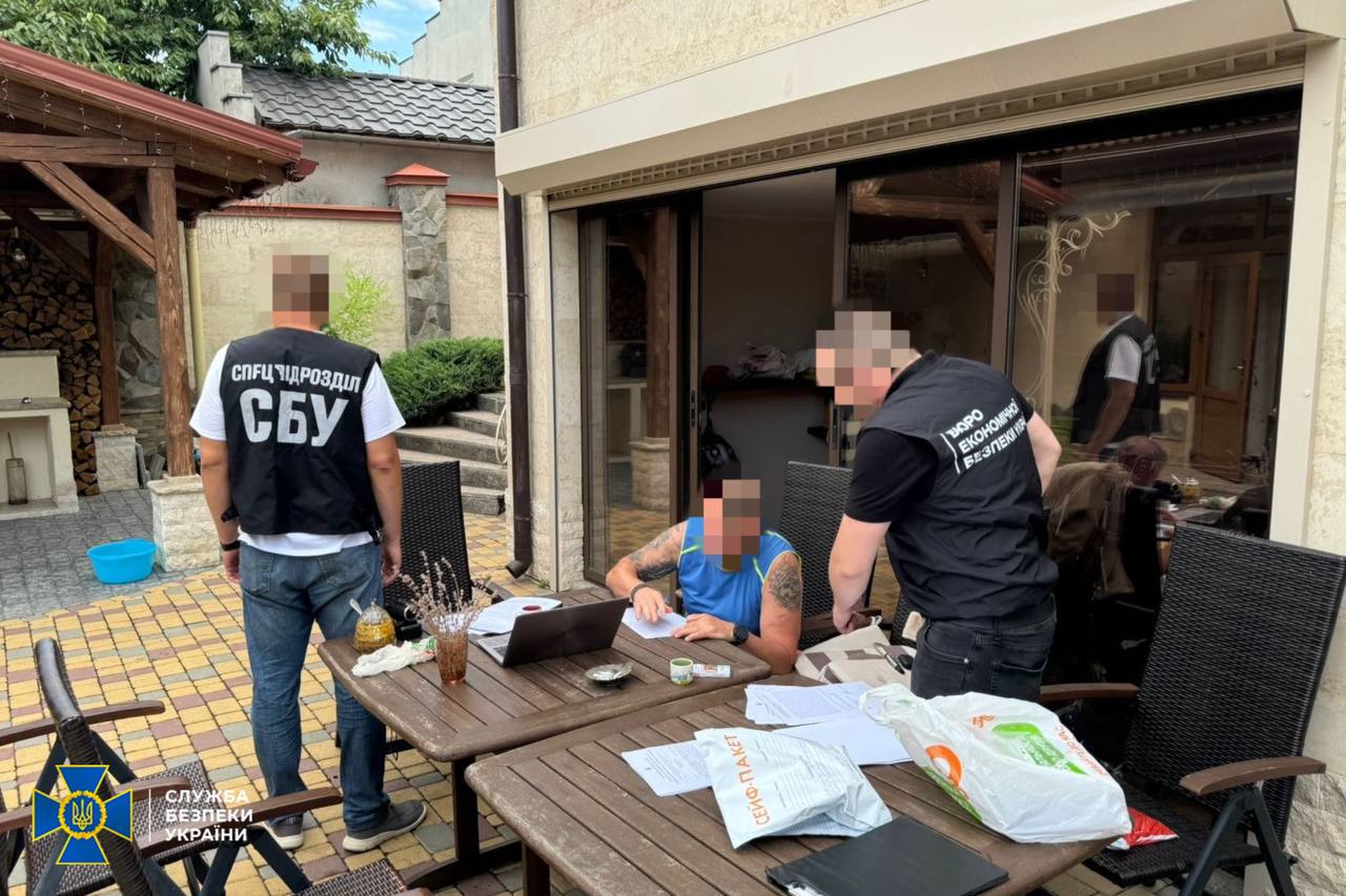 Вони наживалися на оборонці. В Одесі СБУ викрила чиновників міськради (ФОТО)