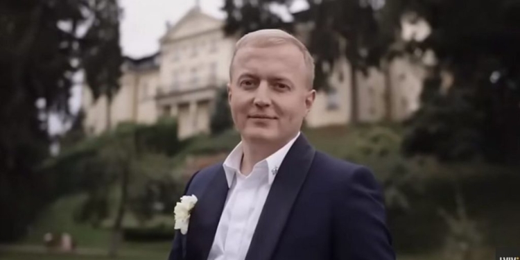 СБУ затримала у Львові експрокурора, відомого гучним весіллям і оголошеного у розшук за підробку документів, а також його тещу-адвокатку, яка займалася «схемами для ухилянтів» (ФОТО)