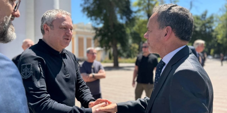 Уряд Нідерландів передасть Україні мобільну криміналістичну лабораторію (ФОТО)