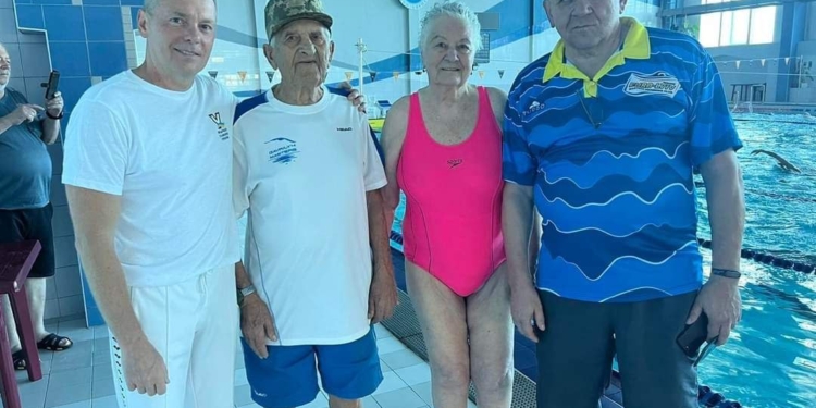 Житель Вознесенська у свої 100 років не тільки досі плаває, а й встановлює світові рекорди (ФОТО)