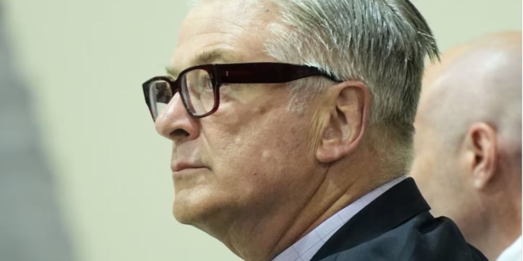 Крапка. Суд зняв звинувачення з Алека Болдуїна. Але спливли скандальні деталі (ФОТО)