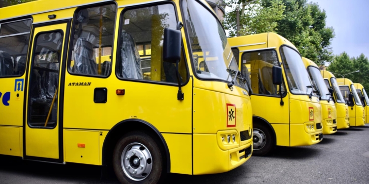 Перші чотири громади Миколаївщини отримали шкільні автобуси (ФОТО)