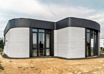 В Україні вперше створили будинок на 3D-принтері. Його отримала родина загиблого захисника з Ірпеня