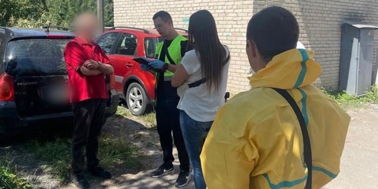 У Києві 67-річний чоловік кілька місяців труїв співмешканку заради її грошей та автомобіля