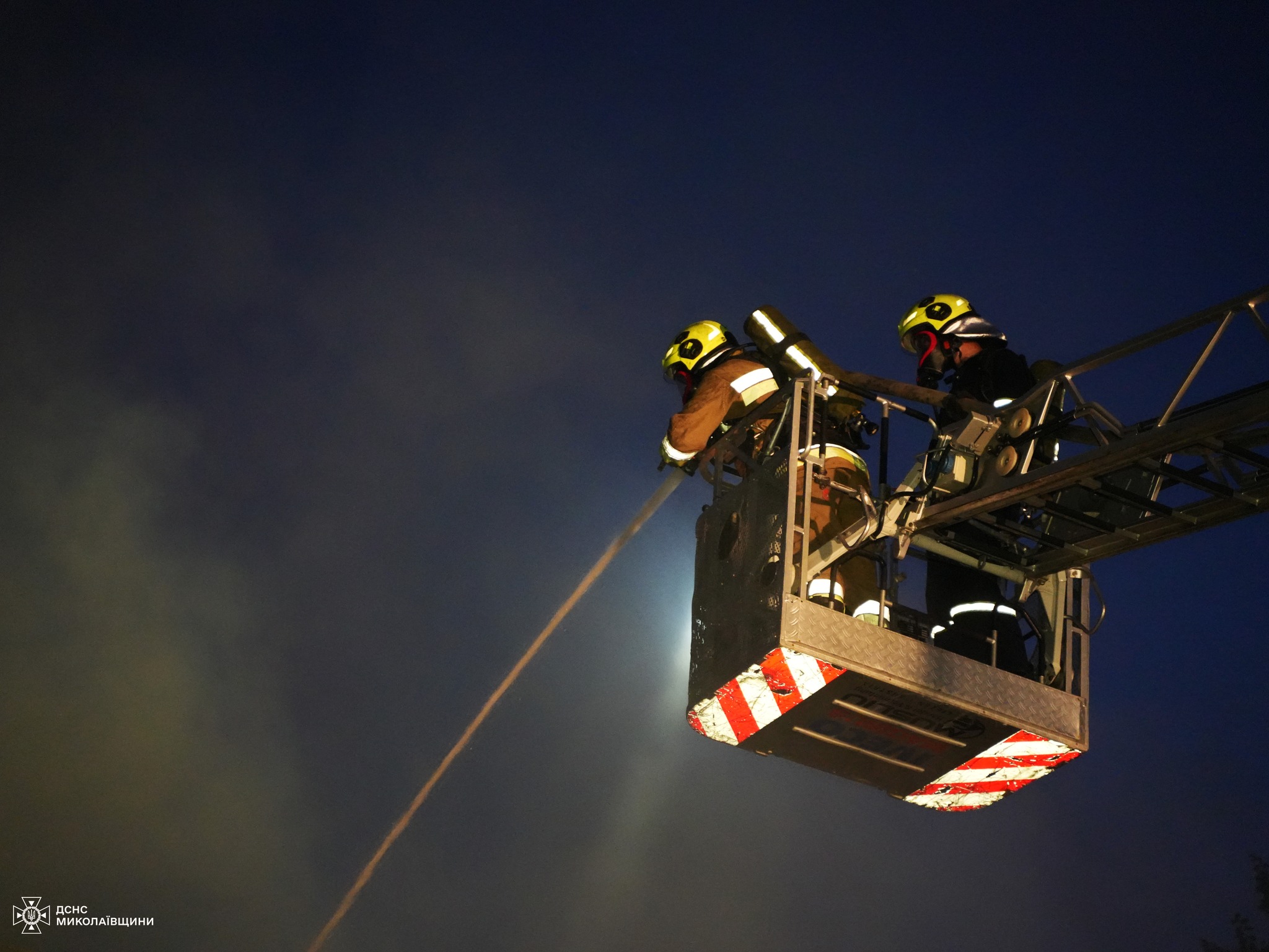 Вночі в Заводському районі Миколаєва рятувальники гасили пожежу на об’єкті (ФОТО)