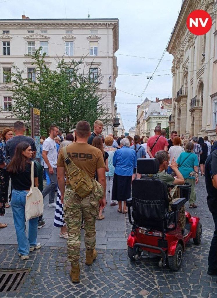 Тисячі людей прийшли попрощатися з Іриною Фаріон (ФОТО) 14