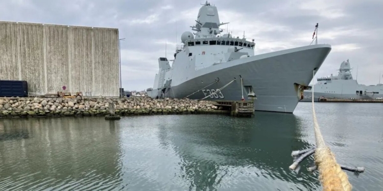 Як символічно. Штаб НАТО в Атлантиці буде на фрегаті, який не може вийти із дока в море (ФОТО, ВІДЕО)