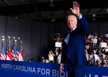 Ні кроку назад. Демократи можуть офіційно висунути Байдена вже в липні, щоб припинити скиглення в партії, – Bloomberg