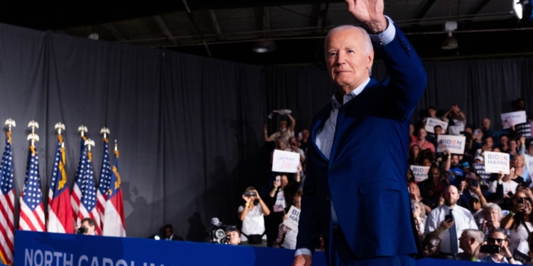 Ні кроку назад. Демократи можуть офіційно висунути Байдена вже в липні, щоб припинити скиглення в партії, – Bloomberg