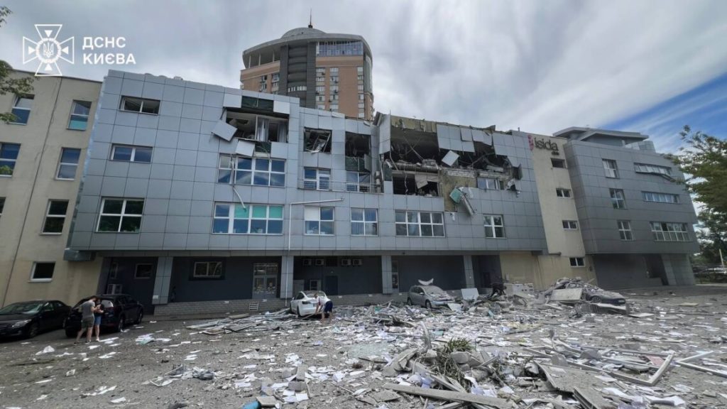 Не тільки Охматдит. У Києві внаслідок ракетного удару 7 загиблих у приватному пологовому будинку 1