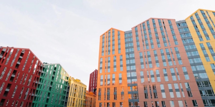 Які будинки найбільш стійкі до ракетних ударів? Архітектор радить безпечніші місця