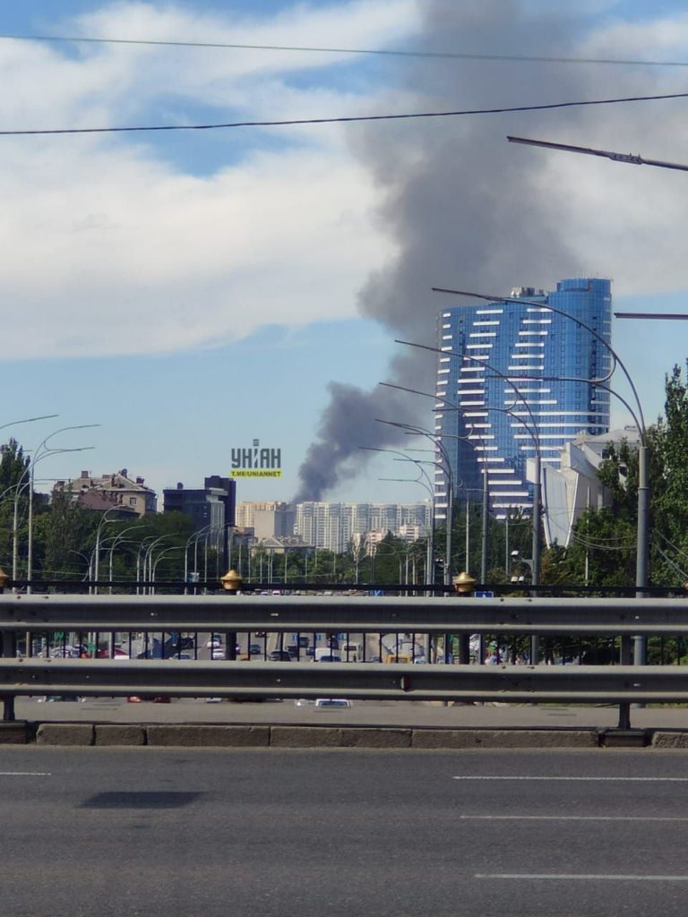 Наслідки ракетної атаки на Київ - пошкоджено дитячу лікарню і станцію метро (ФОТО, ВІДЕО) 6