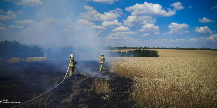 Миколаївщина палає – вантажіка, кіоск, поля. Що ще (ФОТО)