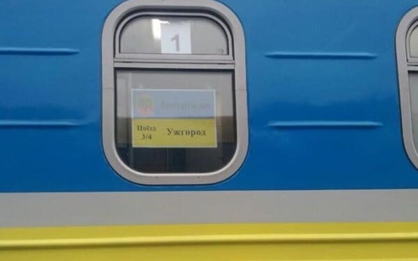 У потязі від спеки та задухи померла жінка. “А ми попереджали” – відреагували в Укрзалізниці (ВІДЕО)