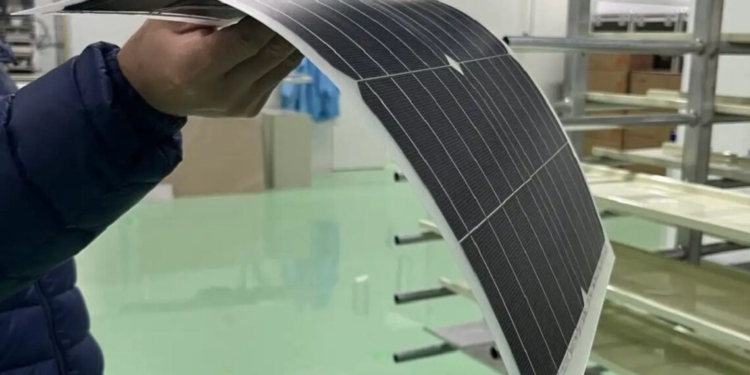 Вчені винайшли сонячні панелі, які зможуть генерувати електроенергію навіть вночі 