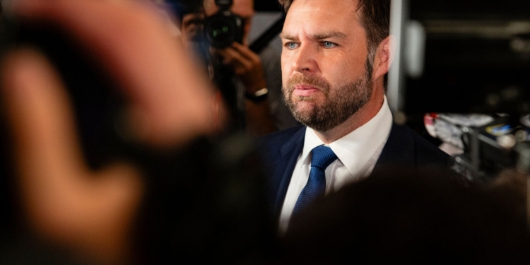 Байден назвав Ді Венса клоном Трампа, а Камала Гарріс викликала його на дебати