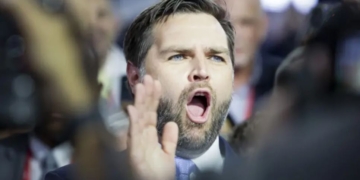 Подробиці листом. Хто такий Венс, противник Україні, і як він опинився біля Трампа (ФОТО)