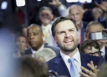 Кандидату у віцепрезиденти США пригадали порівняння Трампа з Гітлером