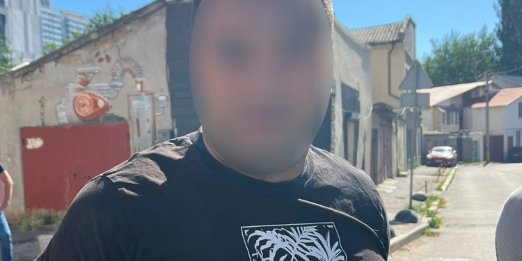 У Миколаєві викрили злочинне угрупування: збували цигарки під виглядом відомих марок (ФОТО)