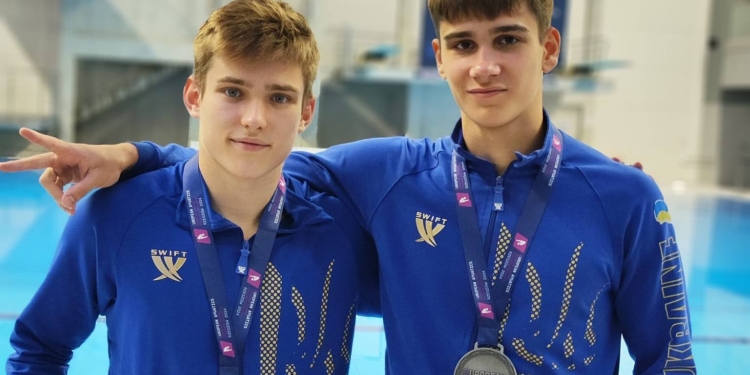 Миколаївець Мірза і киянин Азаров стали бронзовими призерами чемпіонату Європи зі стрибків в воду (ФОТО)
