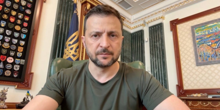 Виробництво власної зброї – абсолютний пріоритет, щомісяця Україна має ставати самостійнішою, – Зеленський (ВІДЕО)