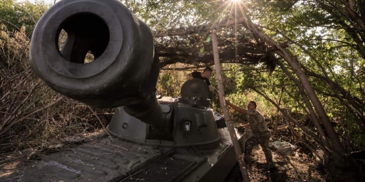 Ворог на всіх напрямках намагається нищити наші позиції КАБами, – Генштаб