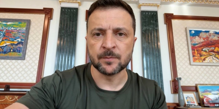 Зеленський обіцяє в серпні новини, але треба, “щоб попрацювали уряд і Рада” (ВІДЕО)