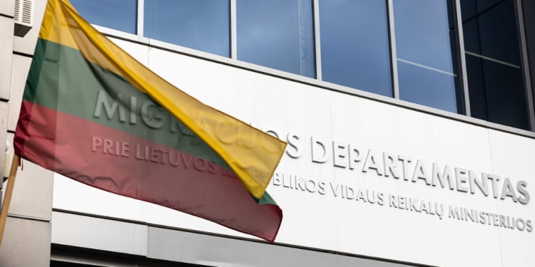 У Литві біженці зможуть працювати лише після отримання дозволу на проживання