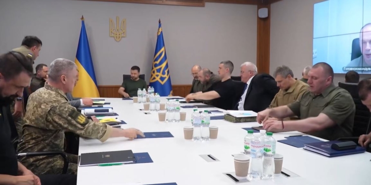 Зеленський знову збирав Ставку. Сирський доповів про Курськ (ВІДЕО)