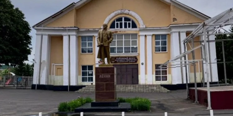 Знесення пам’ятника Леніну у Суджі виявилося неправдою. Чому це добре (ФОТО)