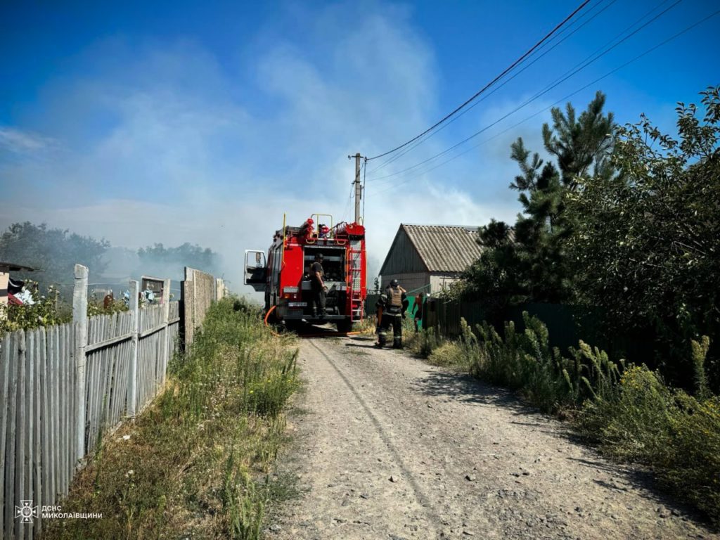 На Миколаївщині за добу 18 пожеж, дрон зніс стіну будинку (ФОТО) 2