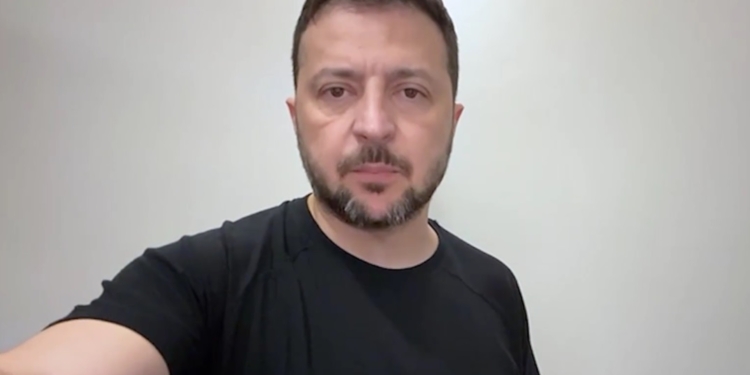 «Терор повинен програвати завжди – це базовий принцип захисту життя» – звернення Зеленського на 900 день повномасштабної війни (ВІДЕО)