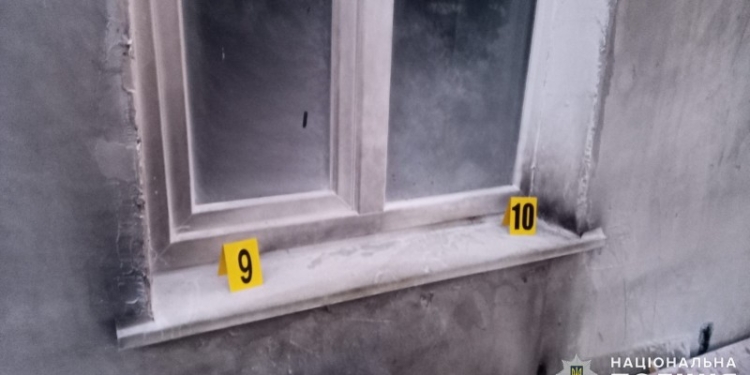 На Миколаївщині неадекват хотів спалити поліцейського і зламав йому руку