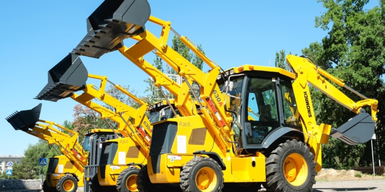 Три громади Миколаївщини отримали екскаватори та навантажувачі від UNOPS (ФОТО, ВІДЕО)