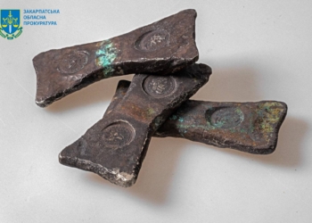 Унікальні срібні злитки римської доби 306-337 рр. намагався продати закарпатець. Музейники шоковані (ФОТО)