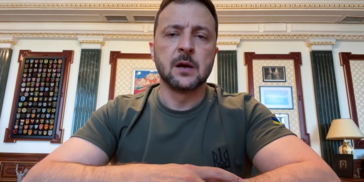 Зеленський просить Раду невідкладно зібратись. Про це та інші рішення Ставки (ВІДЕО)