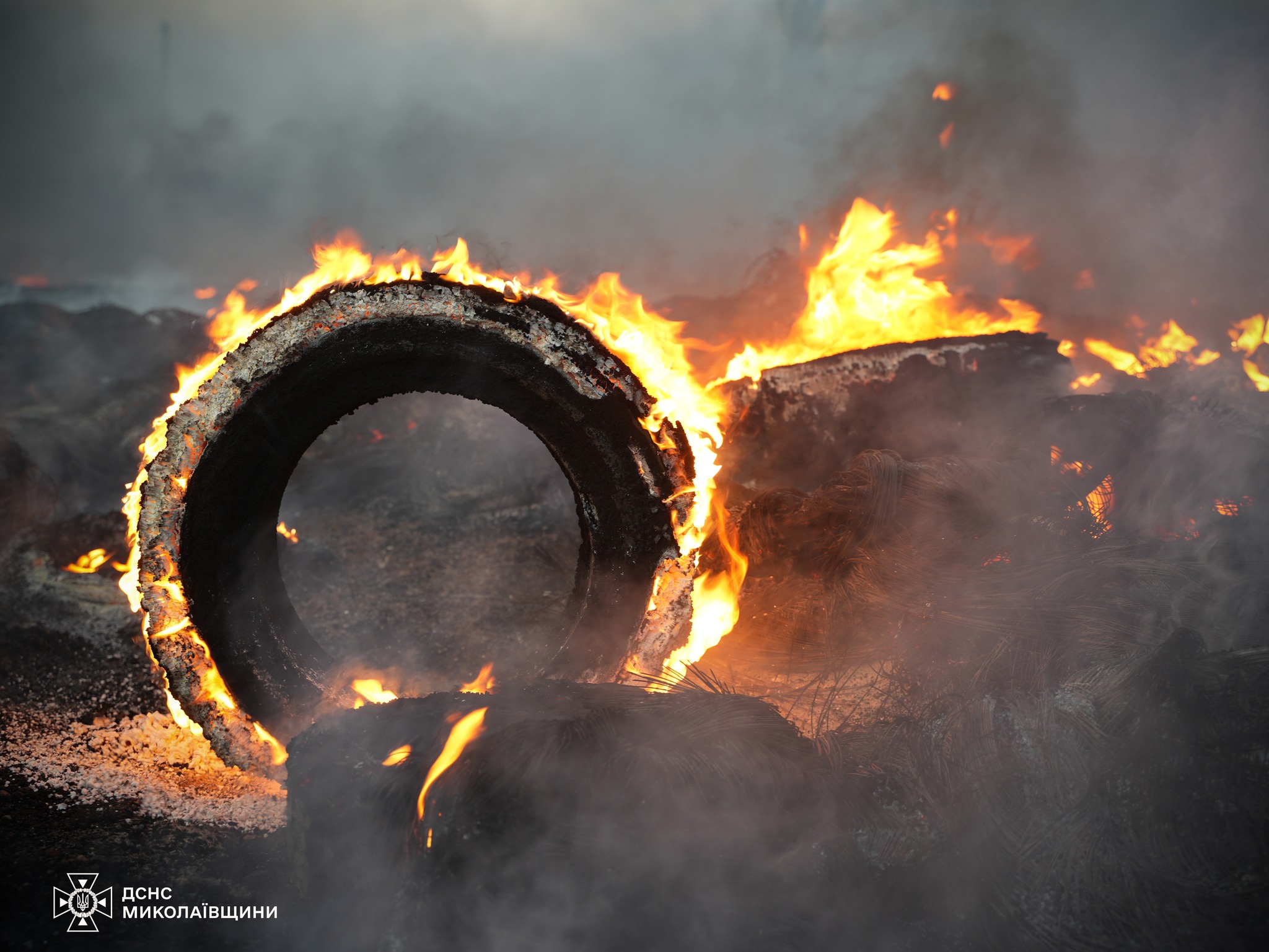 Комбайни, шини і 37,5 га відкритих територій: що вчора вогнеборці гасили на Миколаївщині (ФОТО)