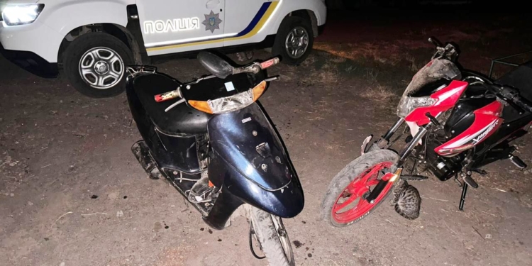 Підліткове ДТП на Миколаївщині – зіштовхнулися мопед з мотоциклом, водії в лікарні