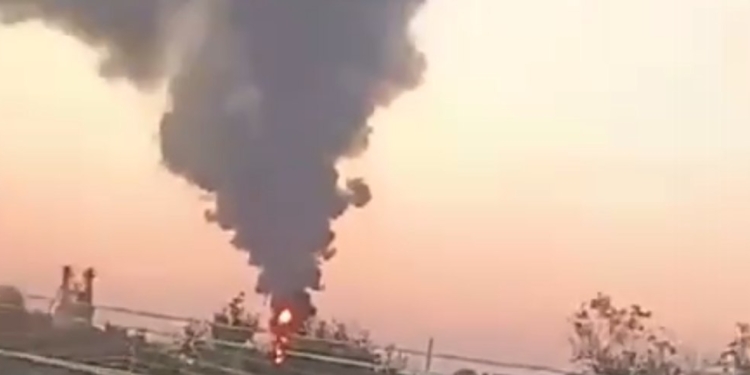 У Ростовській області після дронової атаки горить нафтобаза (ФОТО, ВІДЕО)