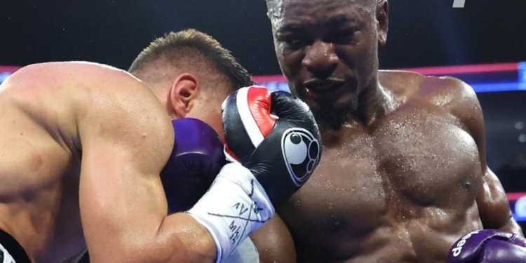 Миколаївський боксер Сергій Дерев’янченко дав бій, але поступився Крістіану Мбіллі
