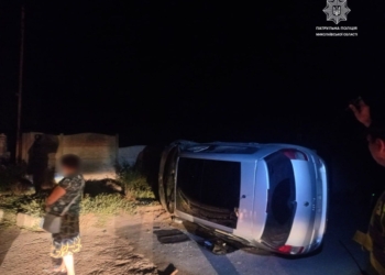 У Миколаєві патрульні відсторонили від керування п’яного водія, який скоїв ДТП, – рівень алкоголю в його крові в 7 разів перевищив норму (ФОТО)