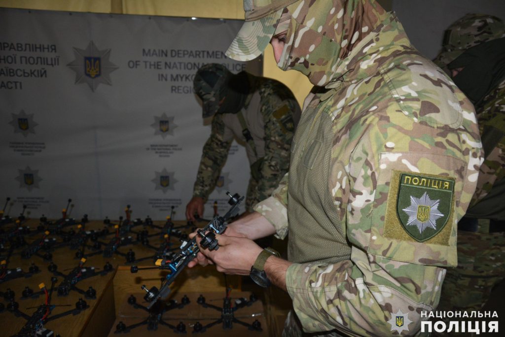 Бойові поліцейські спецпідрозділи отримали FPV-дрони від громади Миколаєва (ФОТО, ВІДЕО) 2