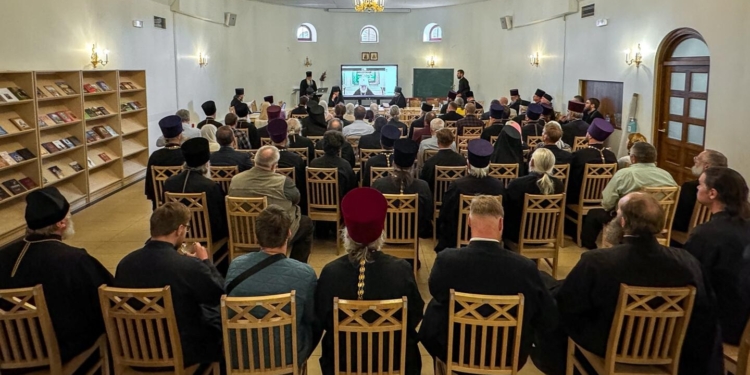 Співпадіння? Естонська православна церква прибрала згадку Московського патріархату зі свого статуту