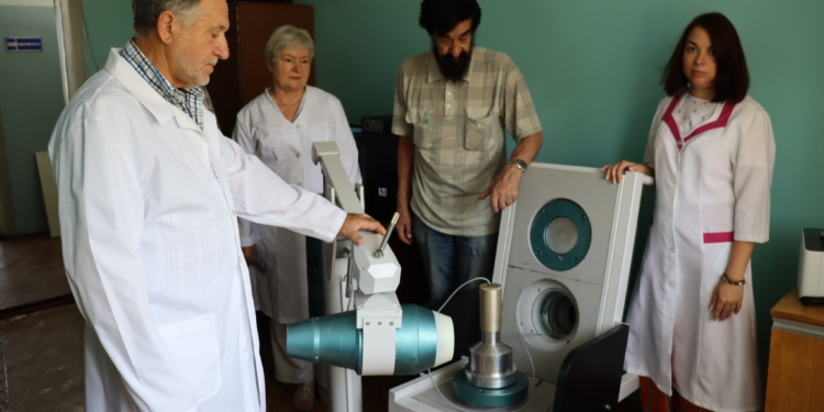 Для вимірювання вмісту радіонуклідів: ВООЗ передала необхідне обладнання Миколаївщині (ФОТО)