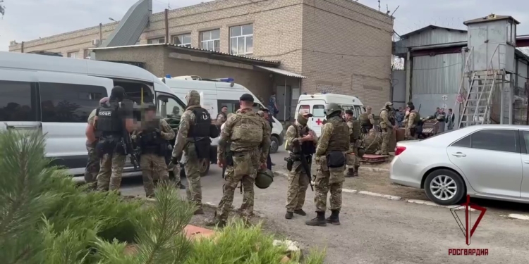 В РФ звільнили заручників у захопленій колонії – заколотників вбили. Що відомо про причини НП