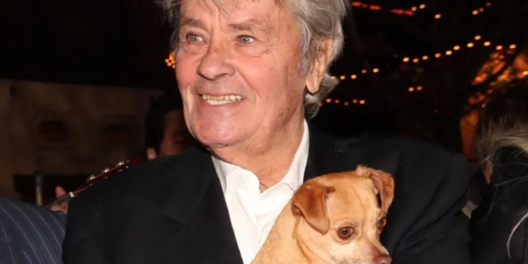 Родина Делона не виконала його останню волю щодо собаки. Як це було (ФОТО)